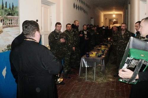 Священики УГКЦ організували Святу Вечерю для бійців передової.(ФОТО)
